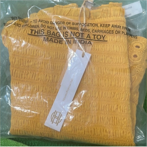 HOUSE OF HARLOW 1960 Smocked Eyelet Top Size L - Picture 5 of 5